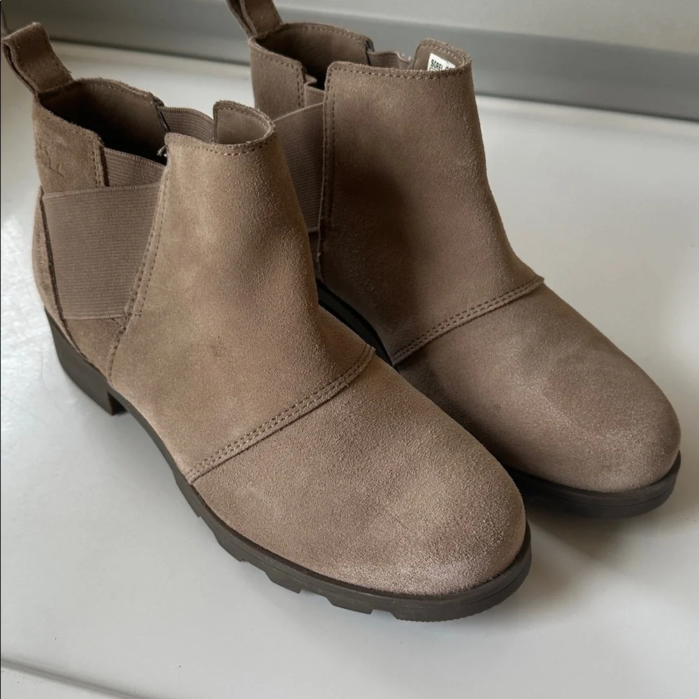 Sorel Emelie Chelsea Ankle Booties Girls Size 5 Waterproof Winter Boots Suede